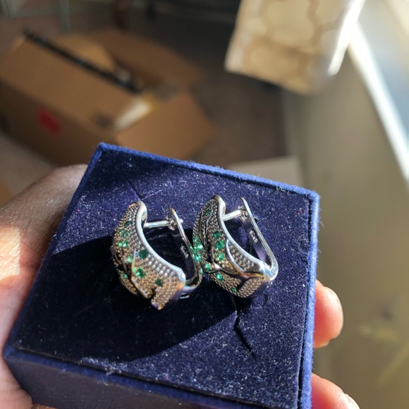 Emerald crystal with tree branch engraved earrings - Picture 5 of 5